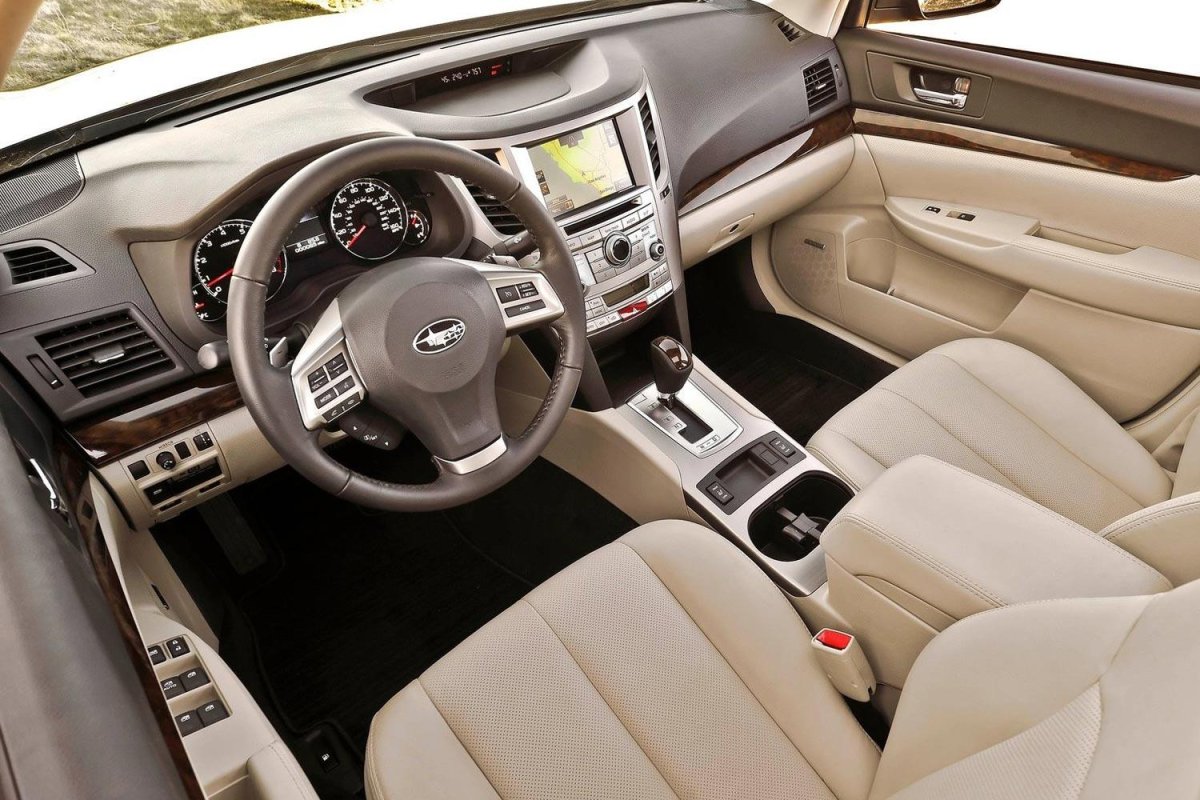 Subaru Legacy 2012 салон