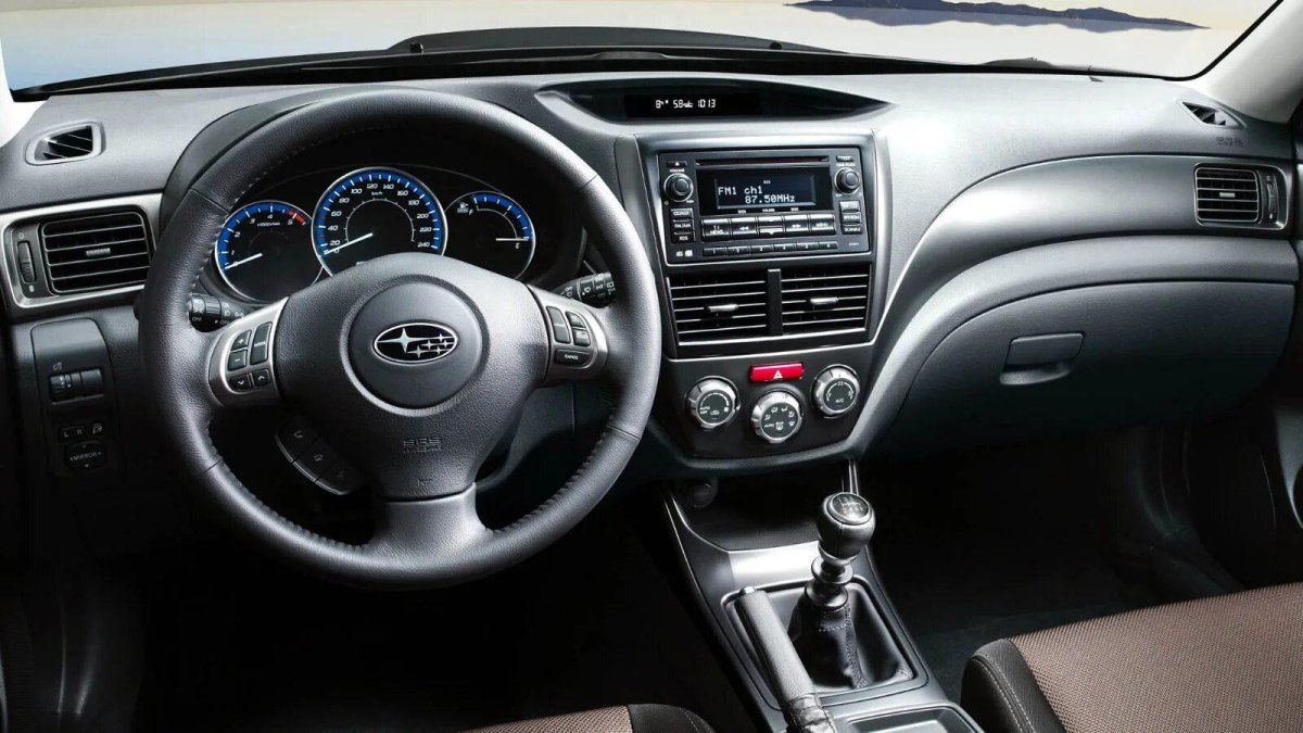 Субару Импреза 2010 салон