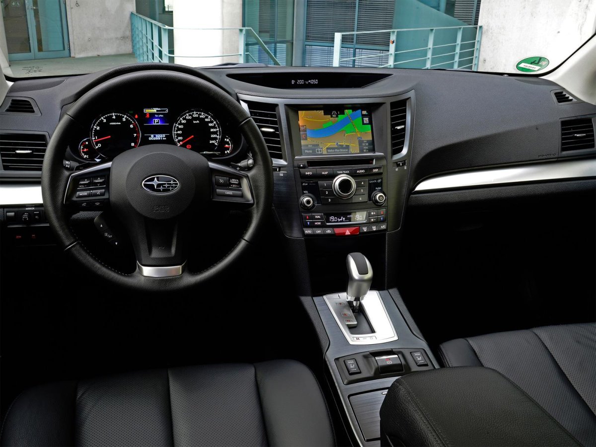 Субару Аутбек 2012 салон