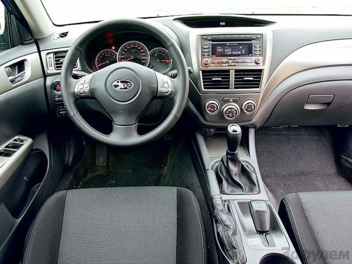 Субару Импреза хэтчбек 2007 салон