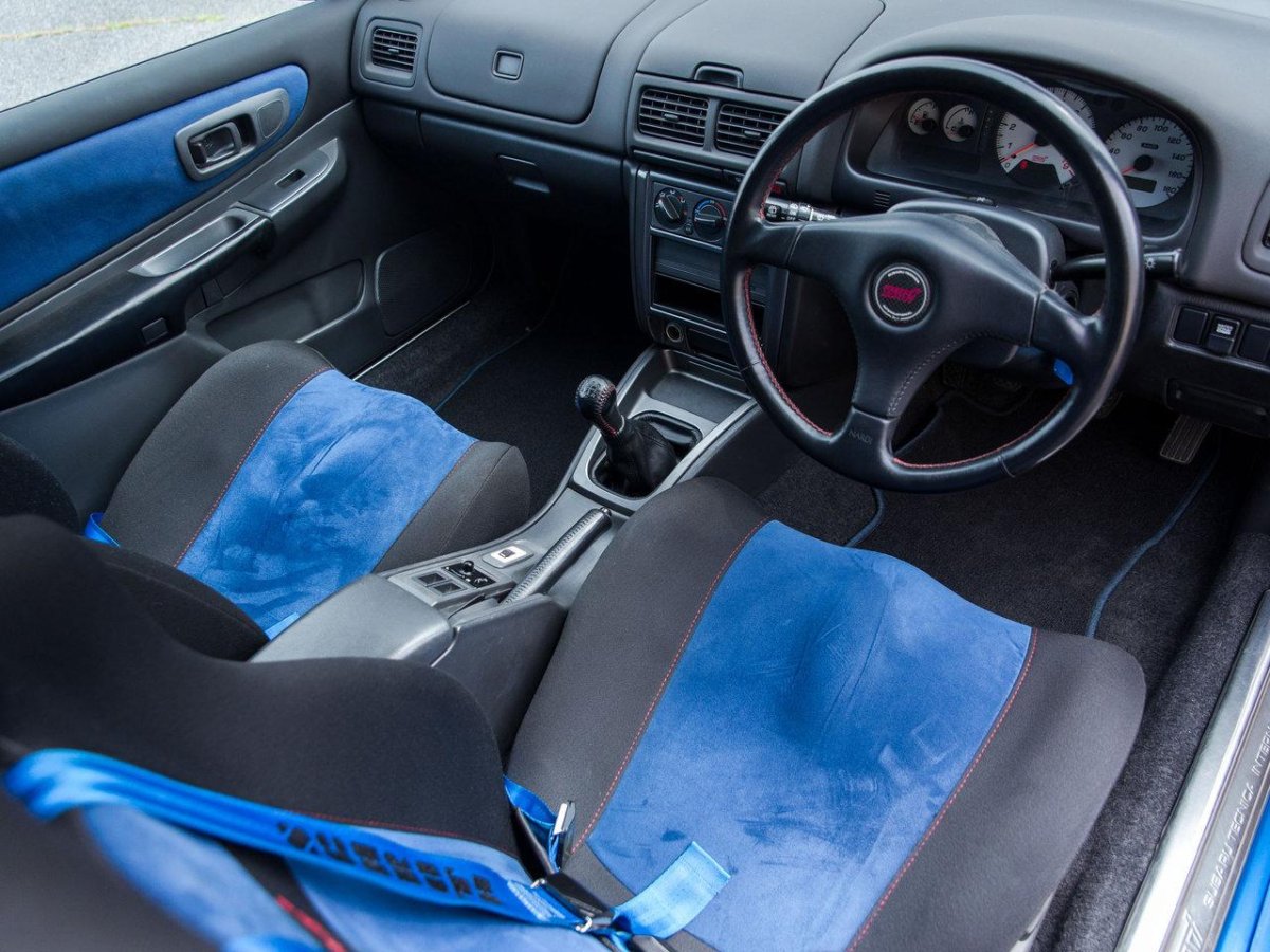 Subaru Impreza WRX STI 22b салон