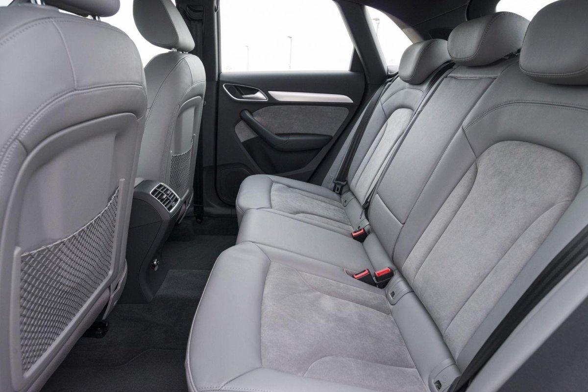 Audi q3 задний ряд