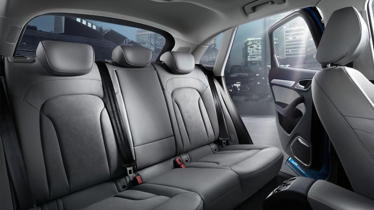 Audi q3 задний ряд