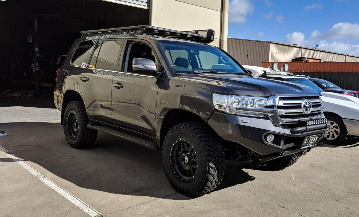 Toyota Land Cruiser 200 Offroad Tuning