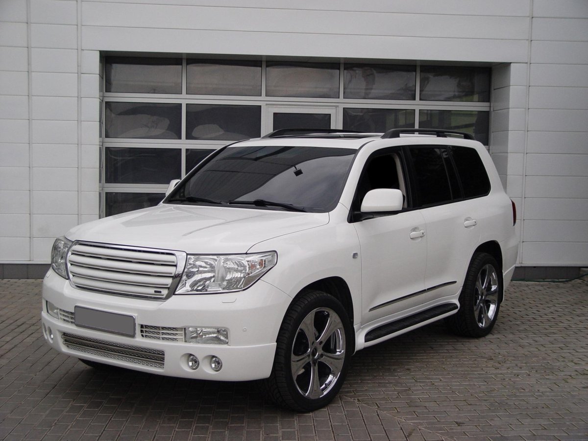 Toyota Land Cruiser 200 Tuning White