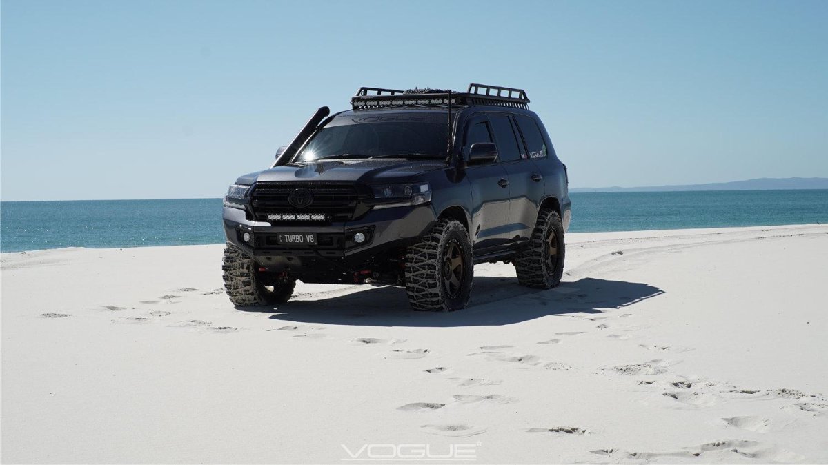 Toyota Land Cruiser 200 off Road Tuning Arctic