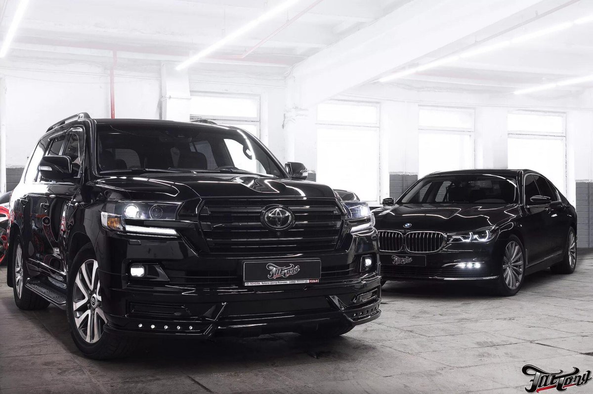 Toyota Land Cruiser 200 Black Tuning