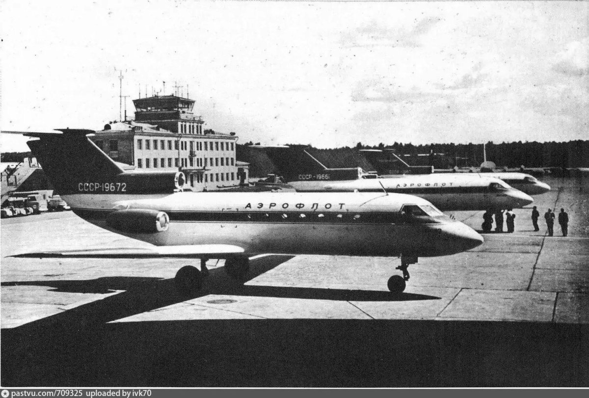 Як-40 пассажирский самолёт