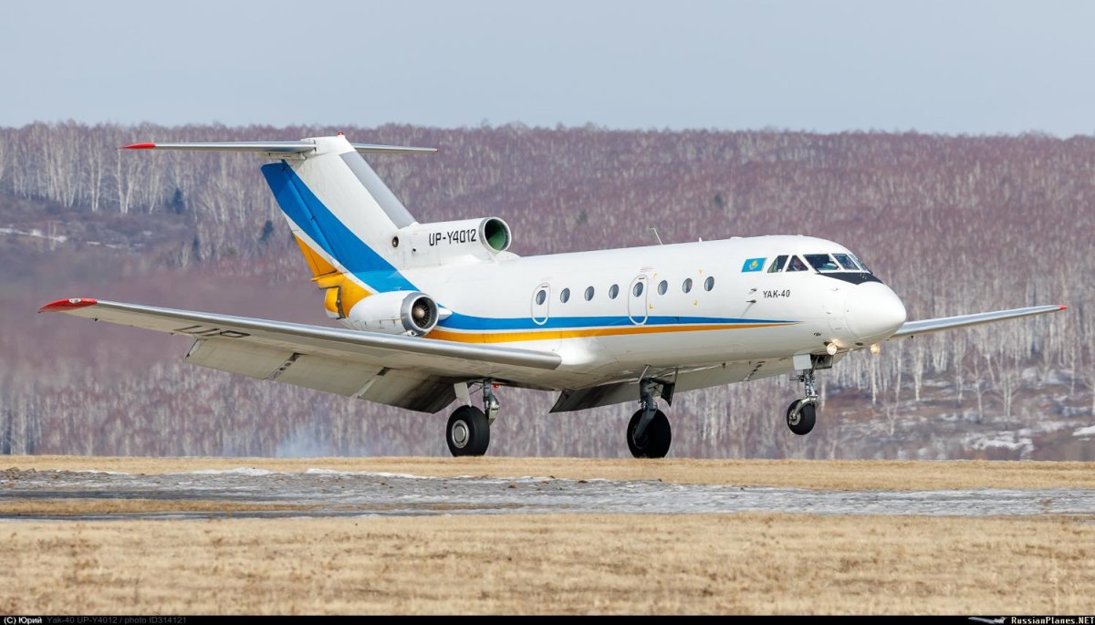Як-40 JETPHOTOS