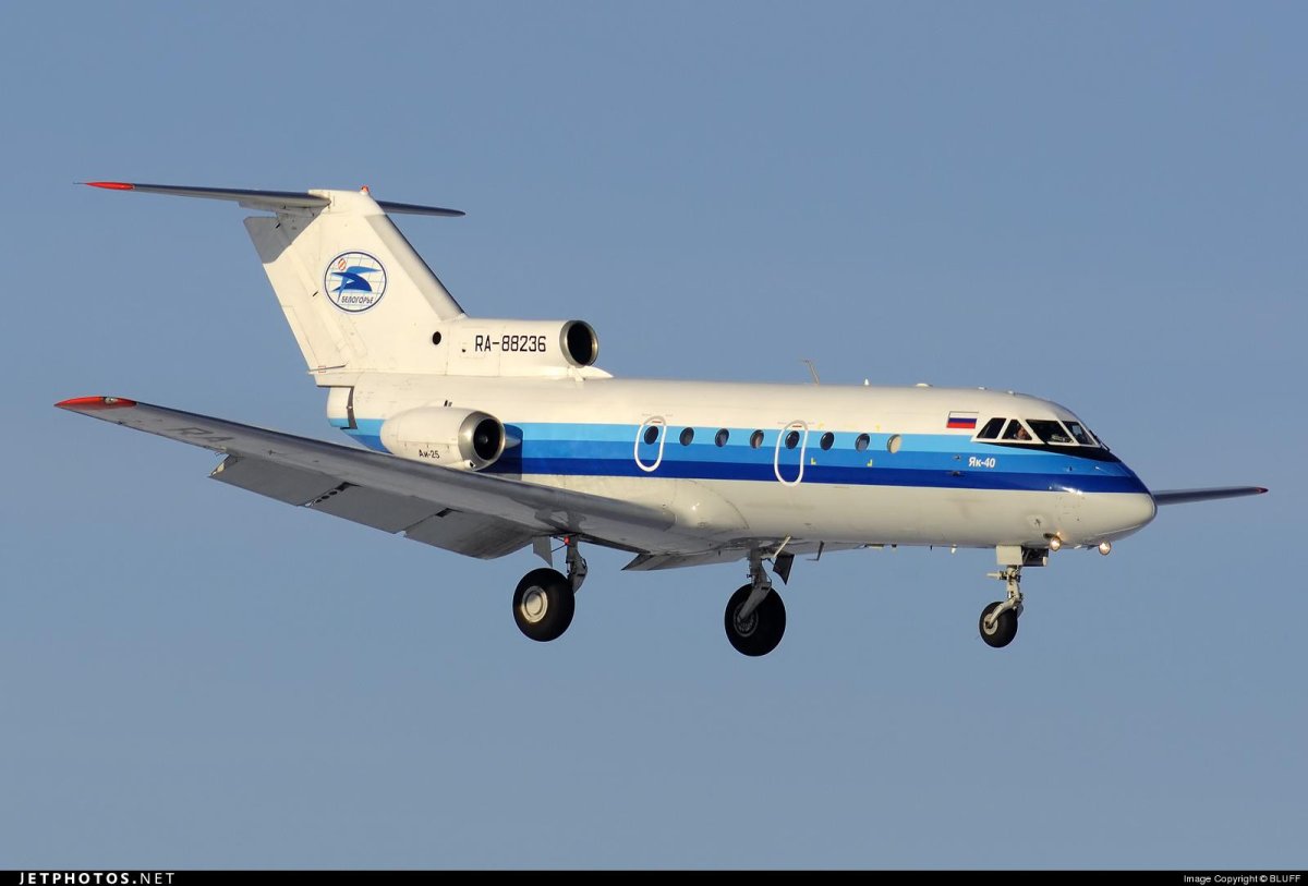 Як-40 «ЛИРОС»