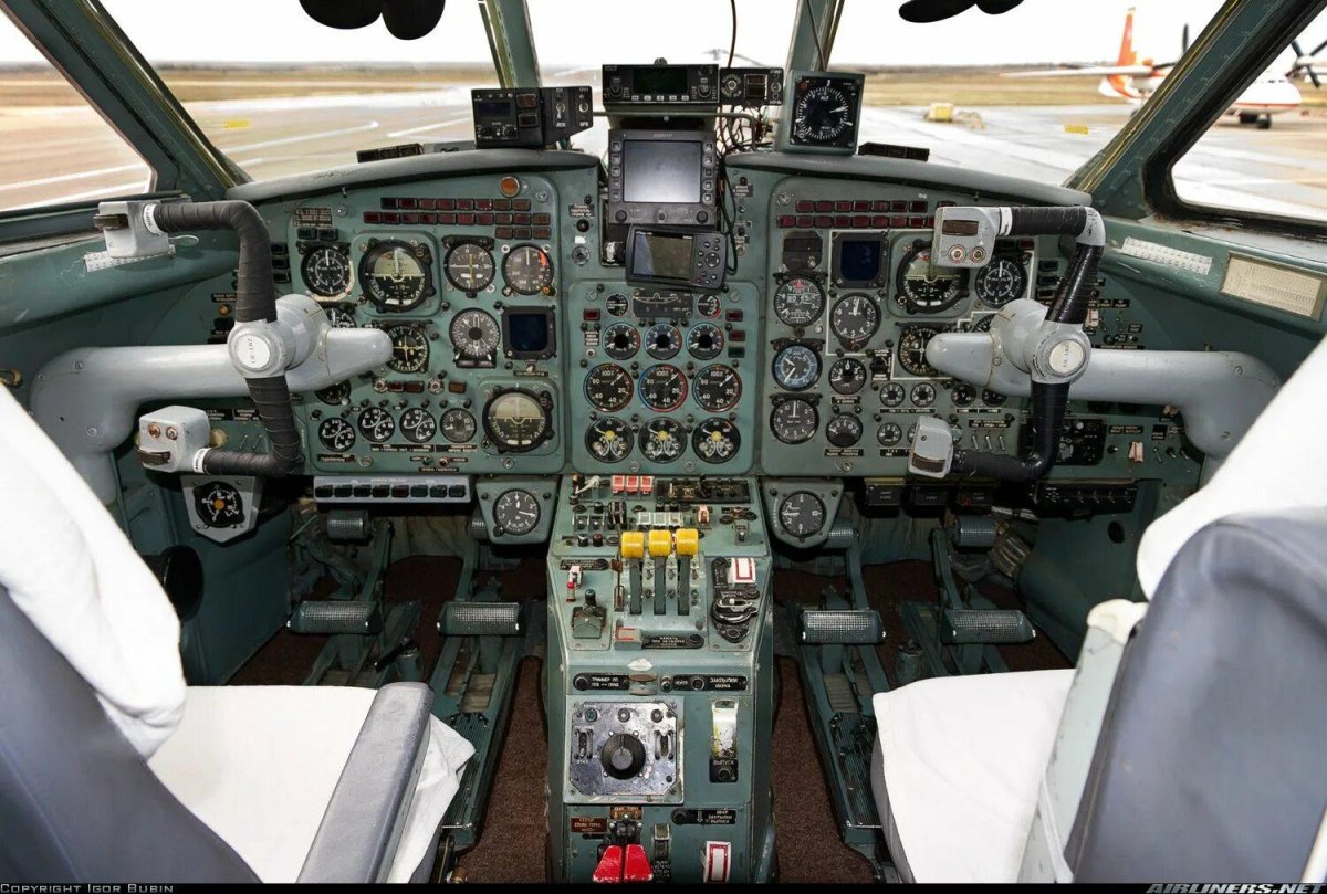 Як 40 кабина