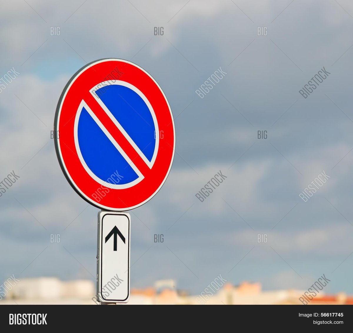 Знак остановка и стоянка запрещена