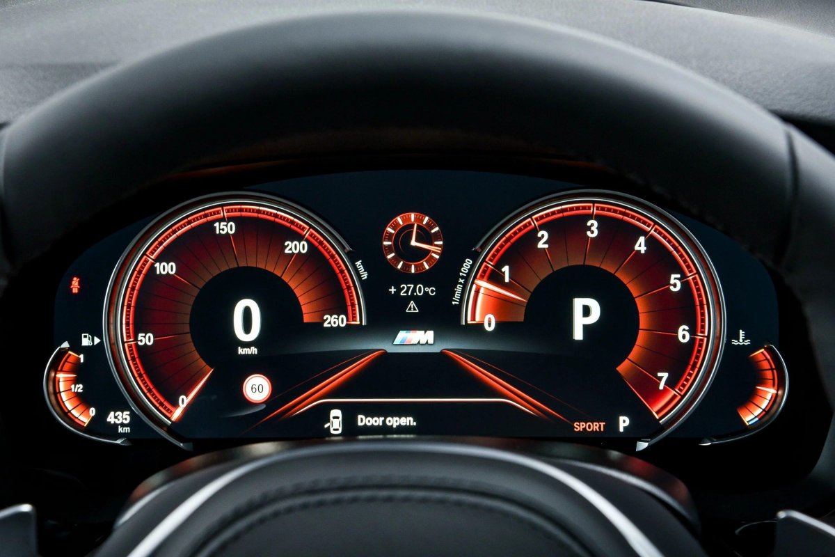 BMW m5 f90 приборная панель