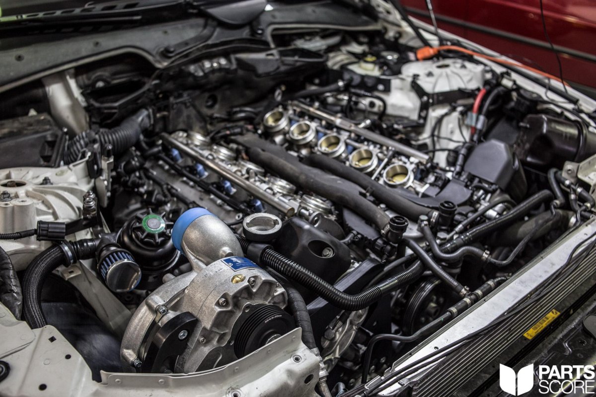 BMW m5 e60 мотор