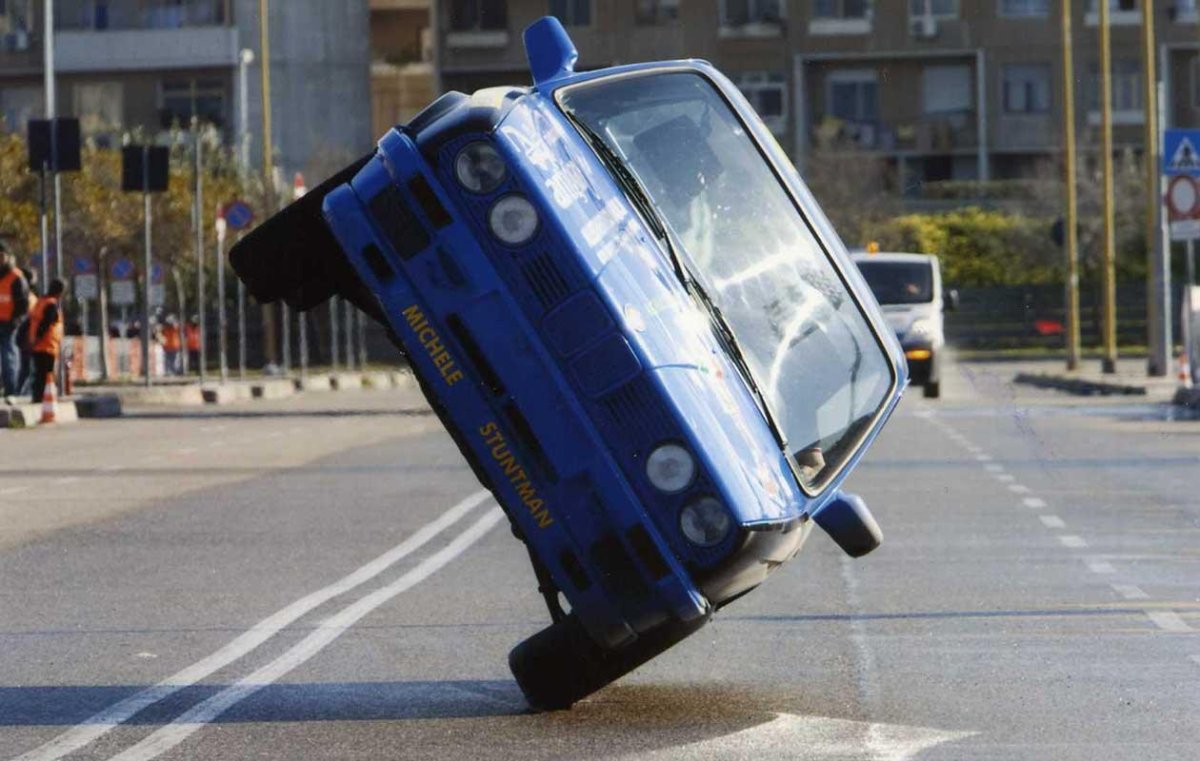 Автомобиль на двух колесах