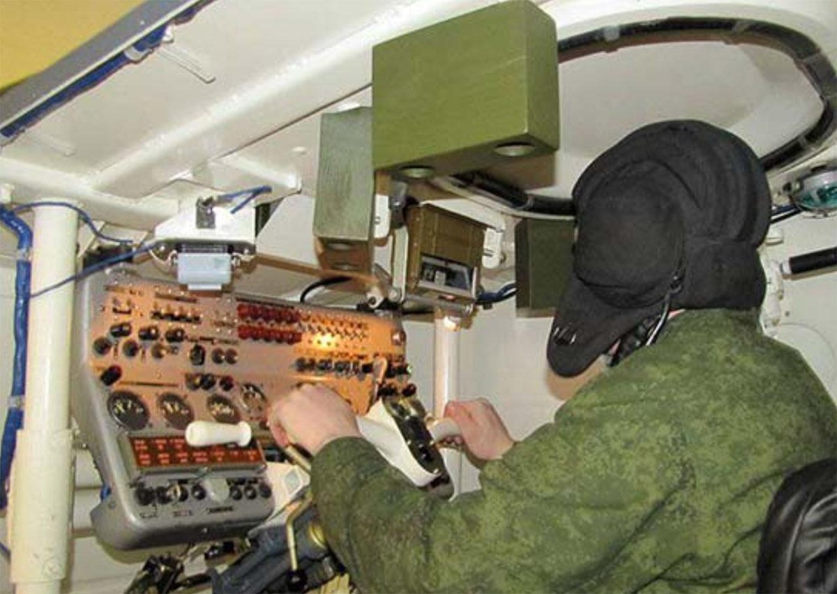 Кабина мехвода БМП 2