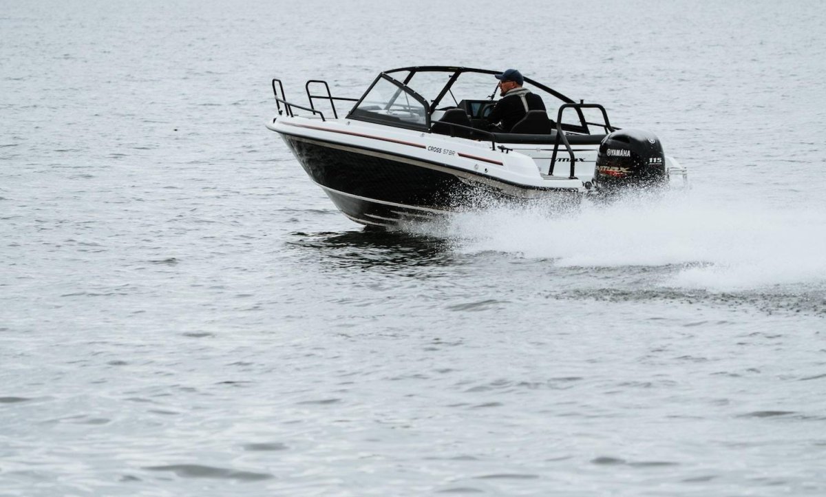 На катере VIN Yamarin