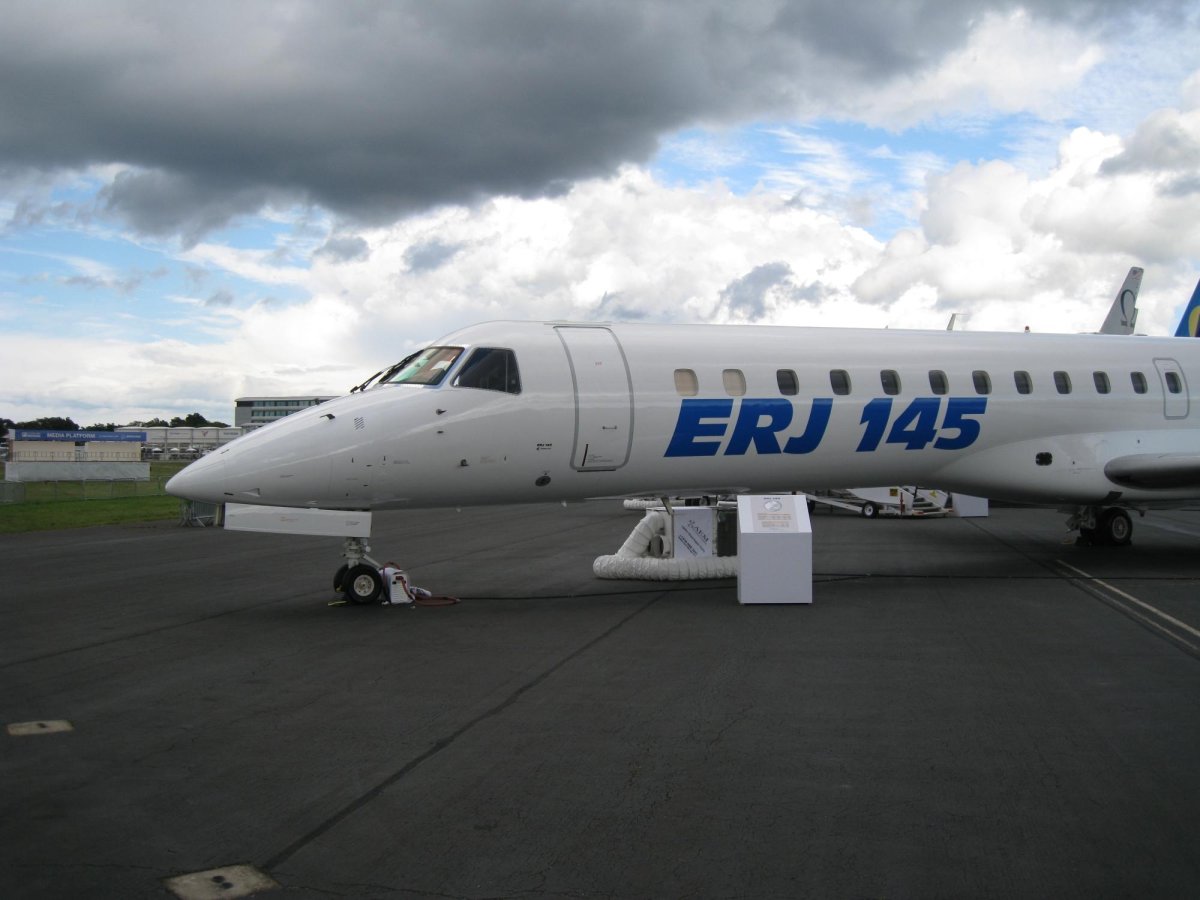 Embraer 145 самолет