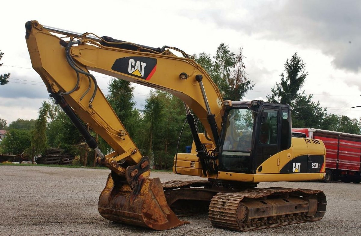 Экскаватор Caterpillar 320