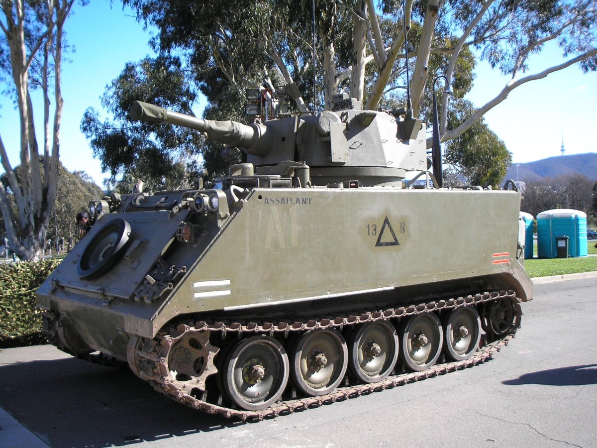 M113