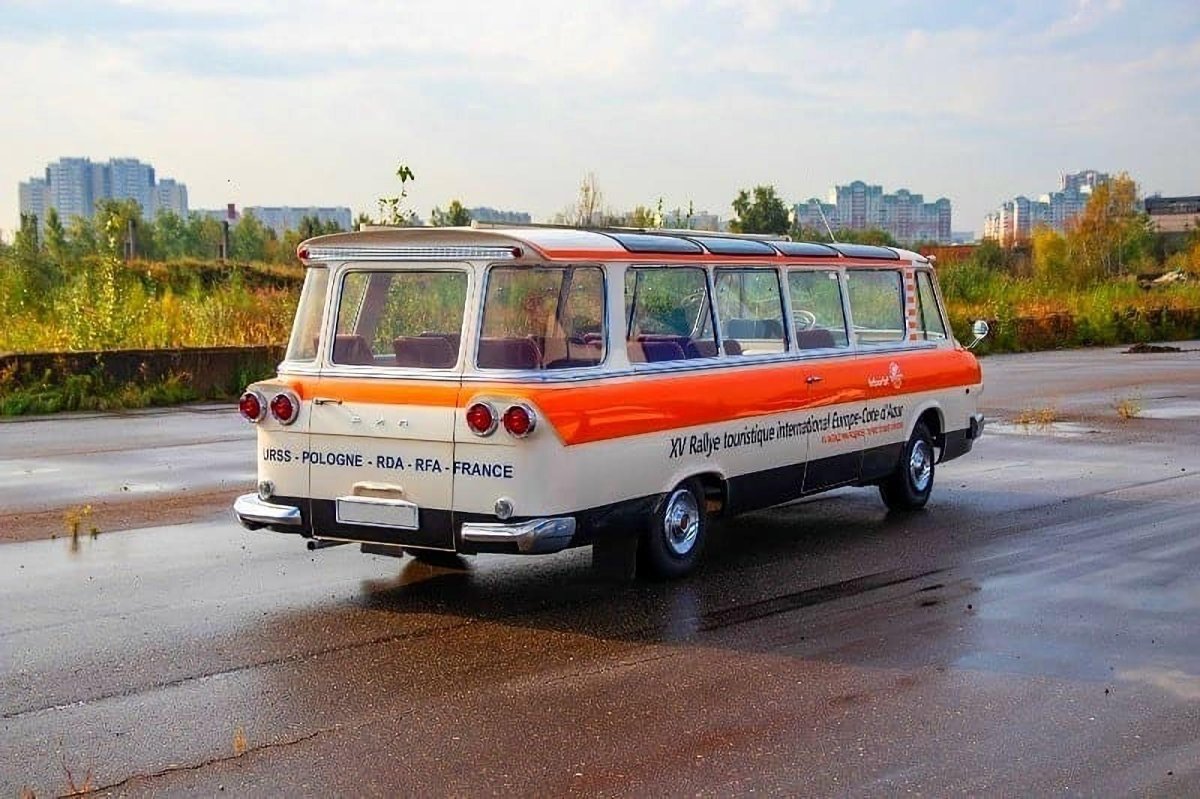 ЗИЛ-118 Интурист