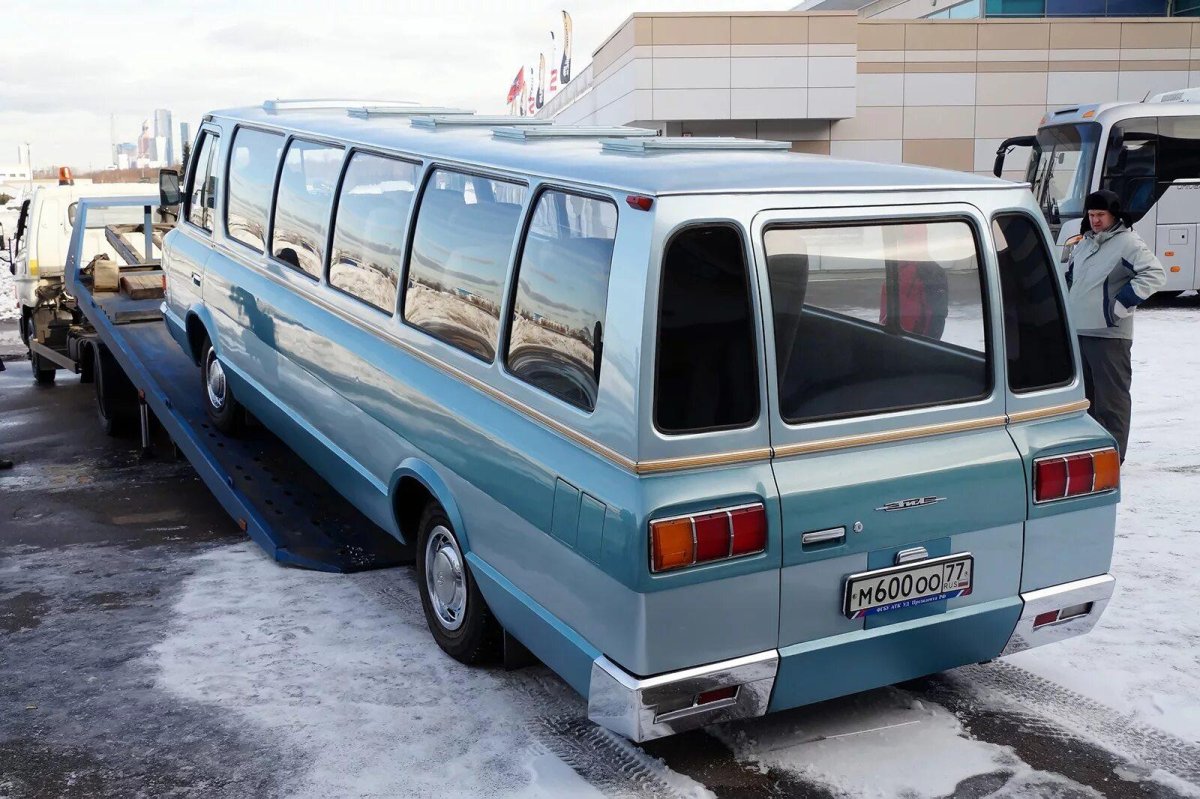 Микроавтобус ЗИЛ-3207 «Юность»