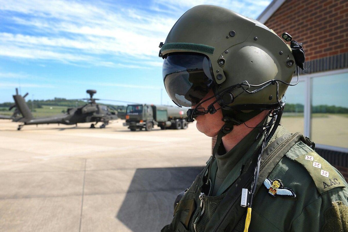 Шлем пилота Апач