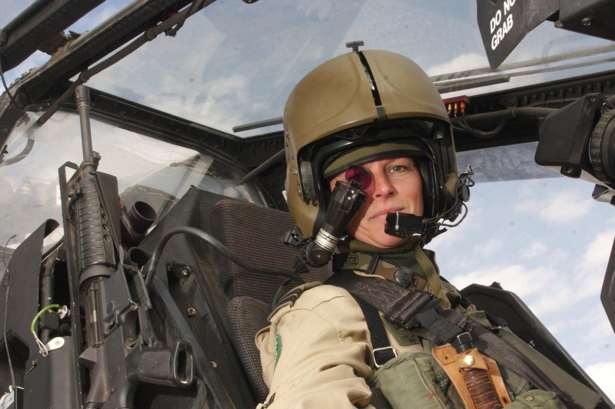 Пилоты вертолета Апач