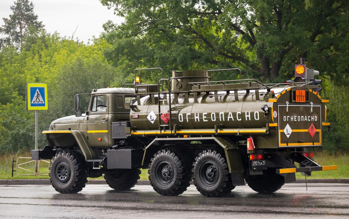 Урал 4320 топливозаправщик