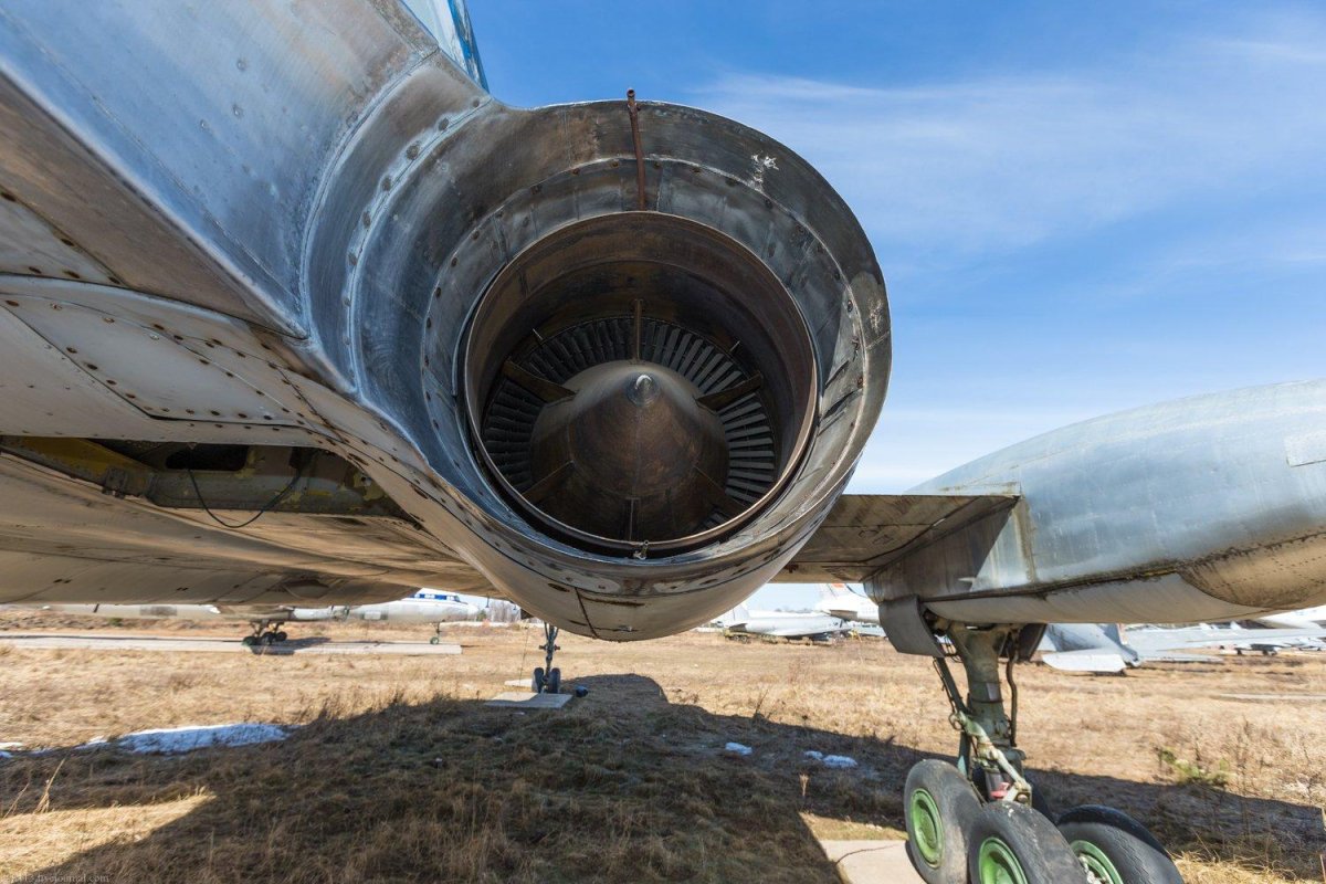 Учебно-тренировочный самолëт ту-104ак