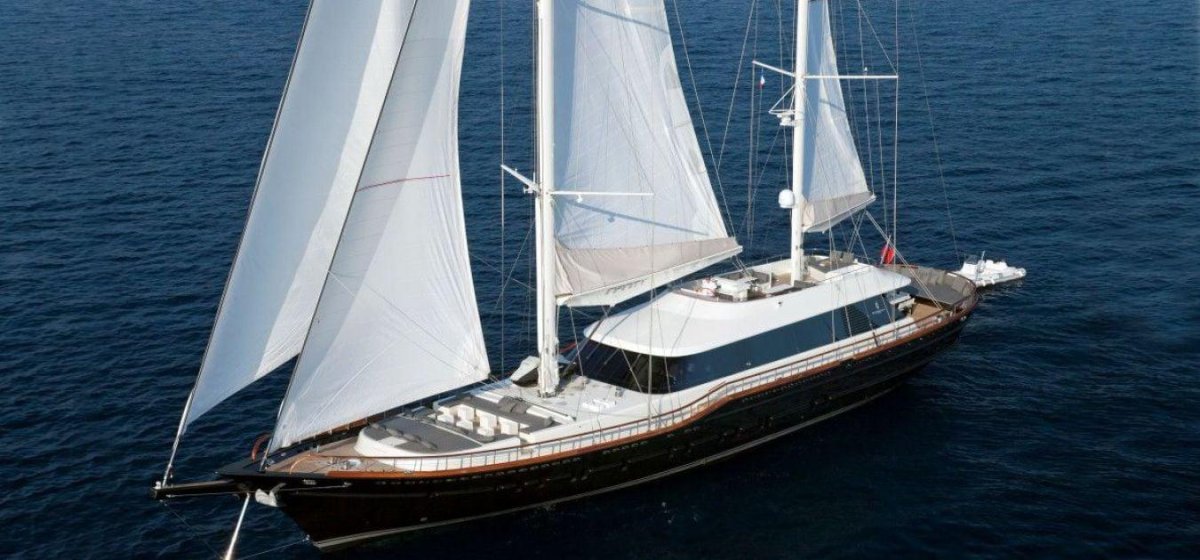 Парусная яхта Инфинити