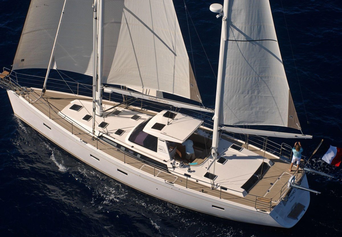 Яхта Амель 55