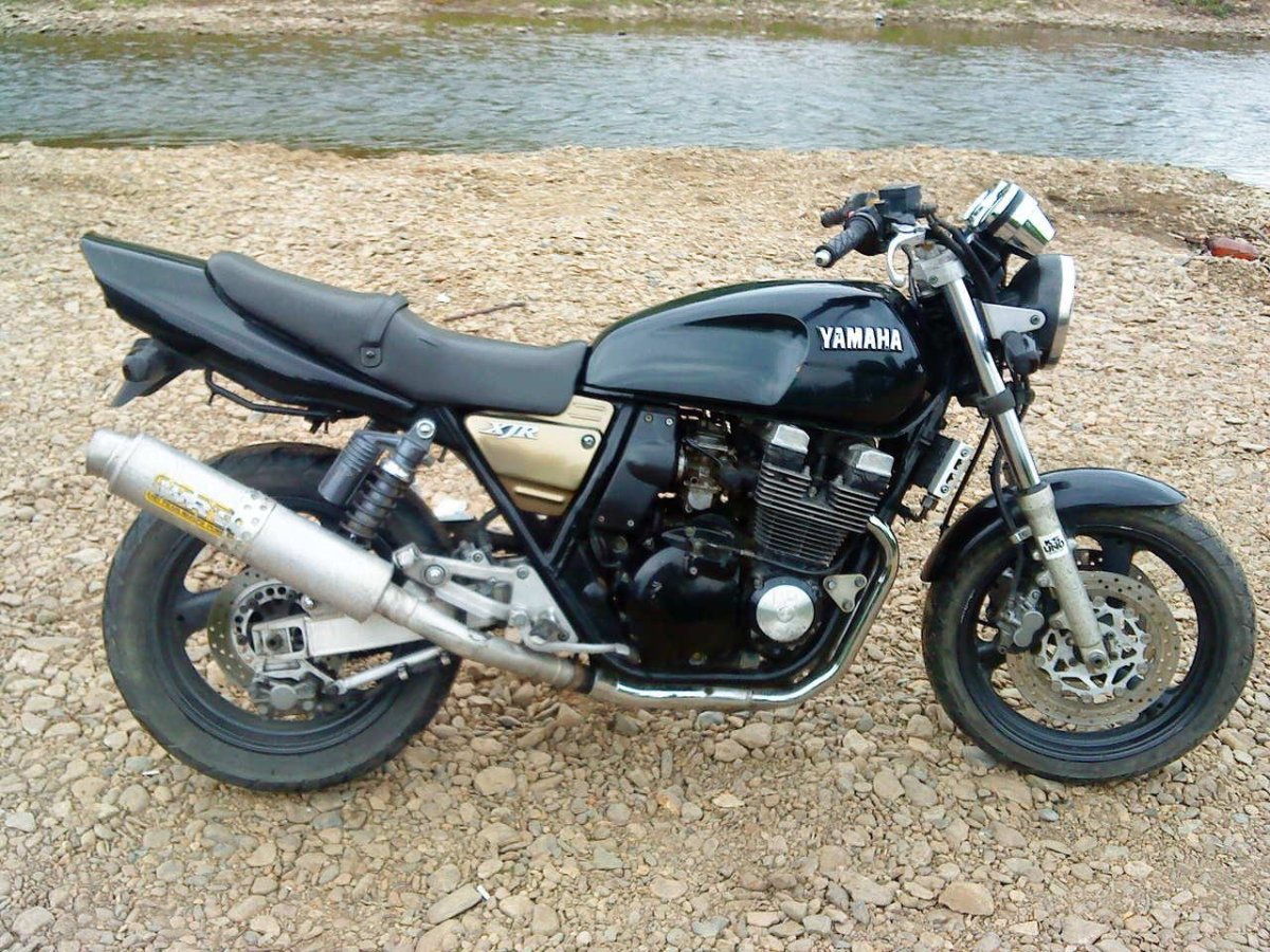 Yamaha XJR 400
