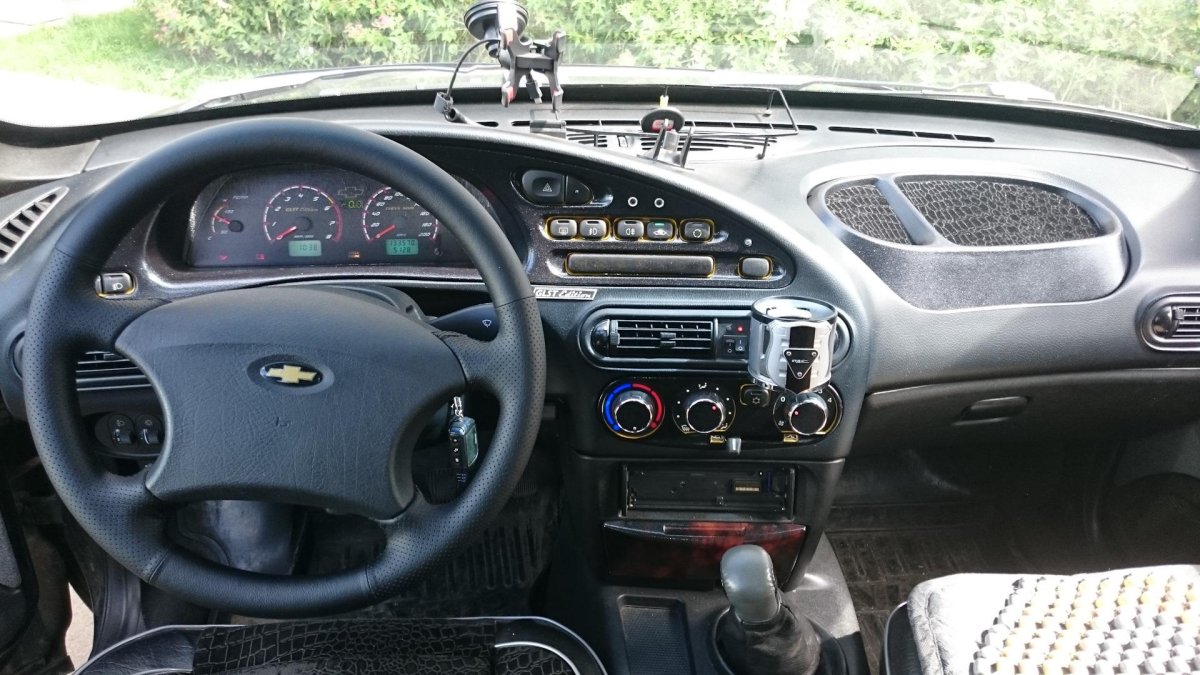 Нива Шевроле 2005 салон