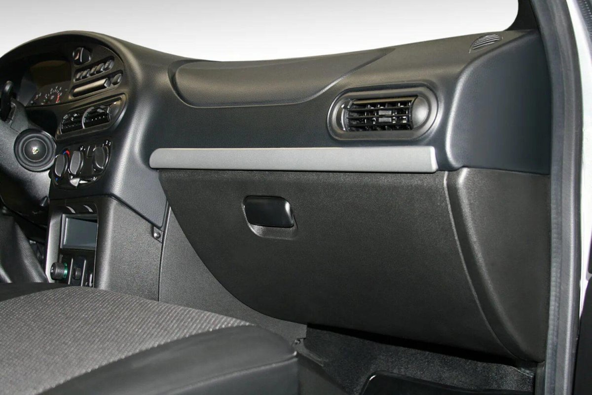 Бардачок на панель Шевроле Нива