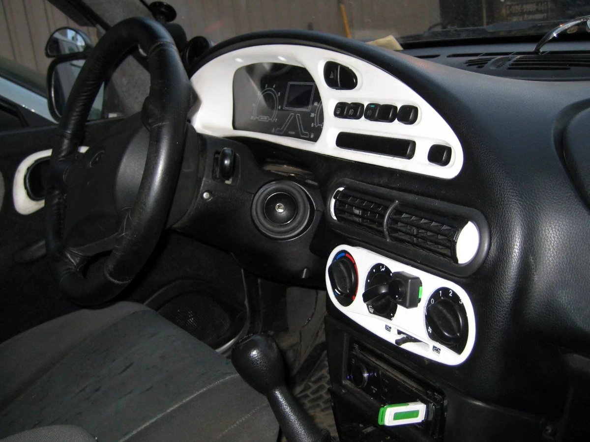 Панель салона Chevrolet Niva 2004