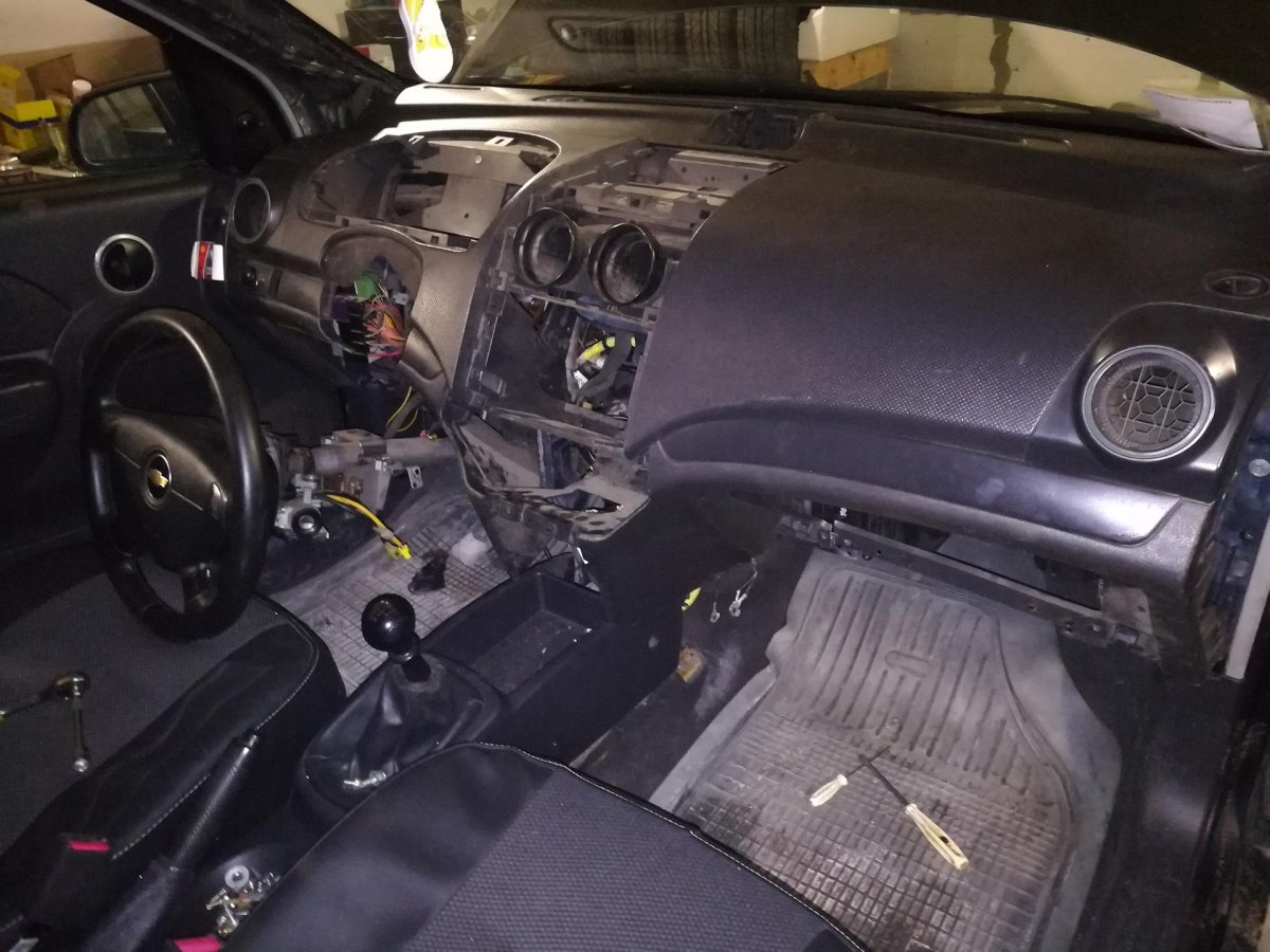 Chevrolet Niva торпеда