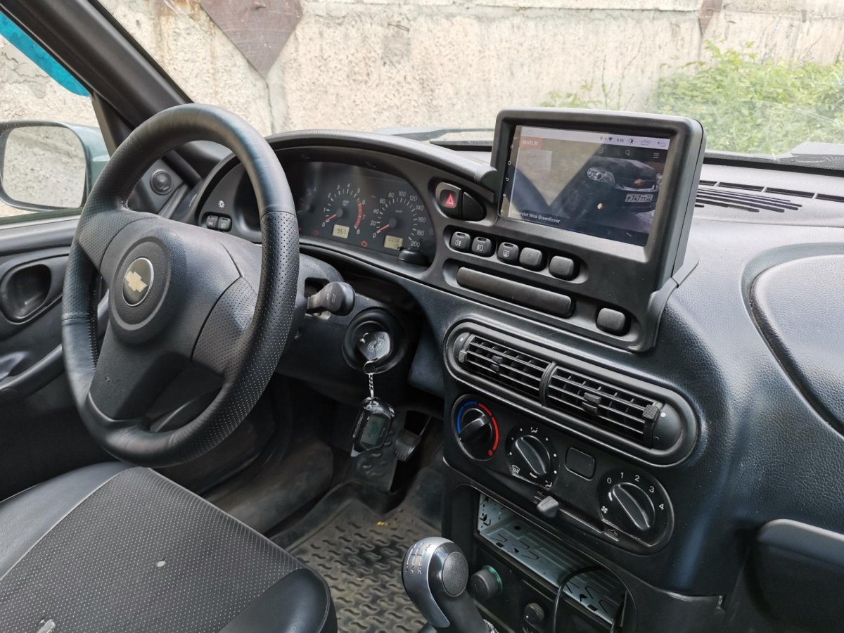 Панель Нива Шевроле с мультимедиа