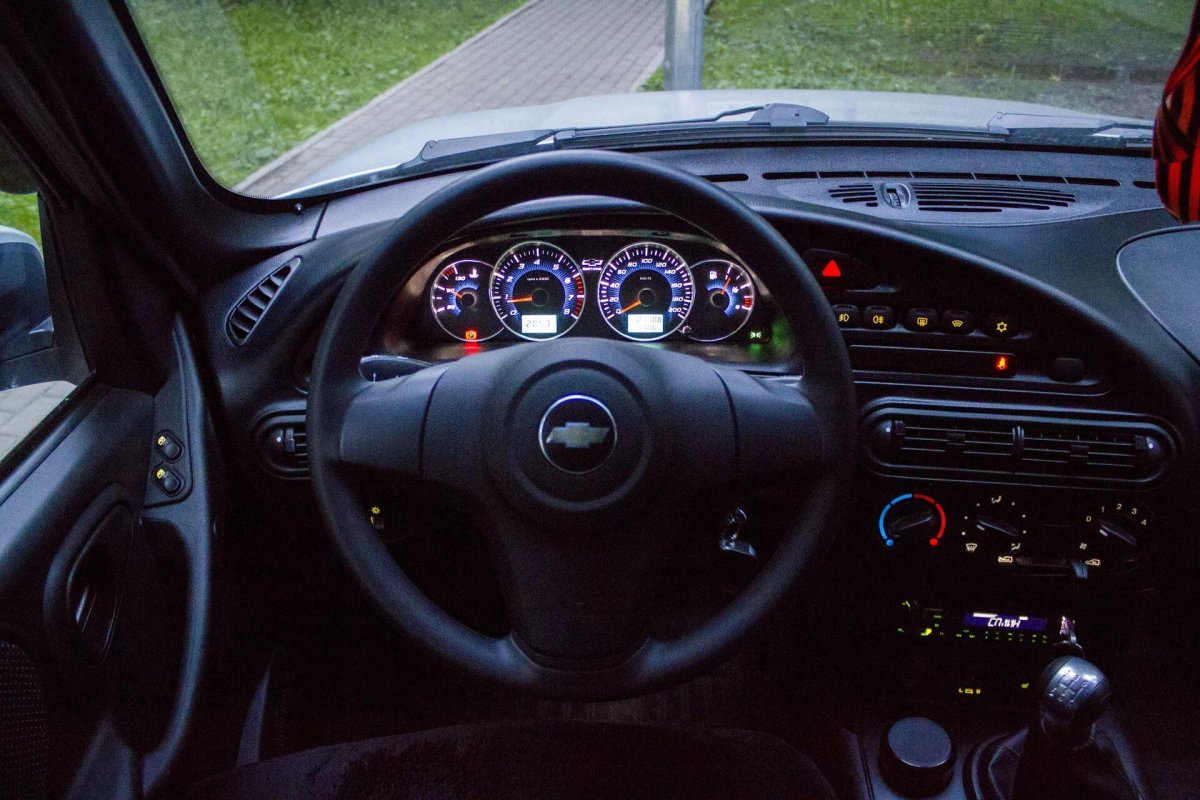 Chevrolet Niva торпеда