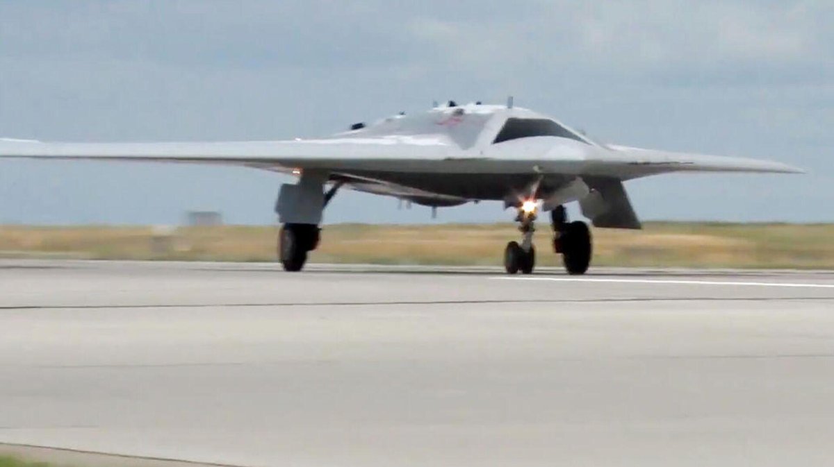 Су 57 и беспилотник охотник