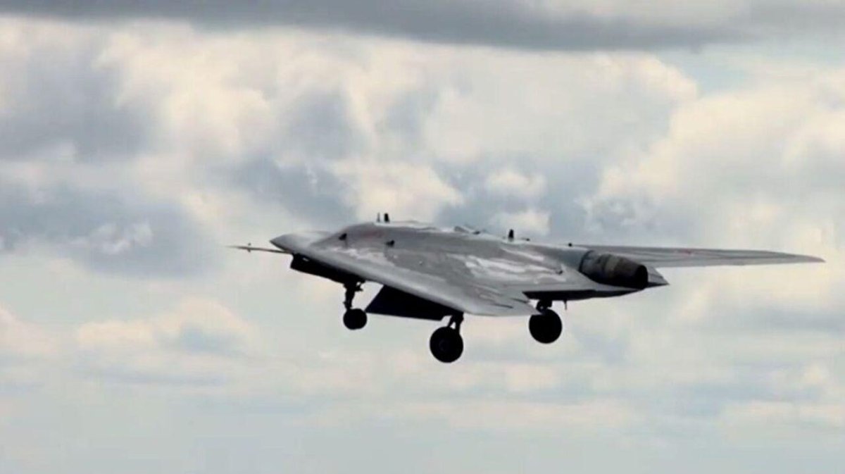 Российский ударный дрон с-70 "охотник"