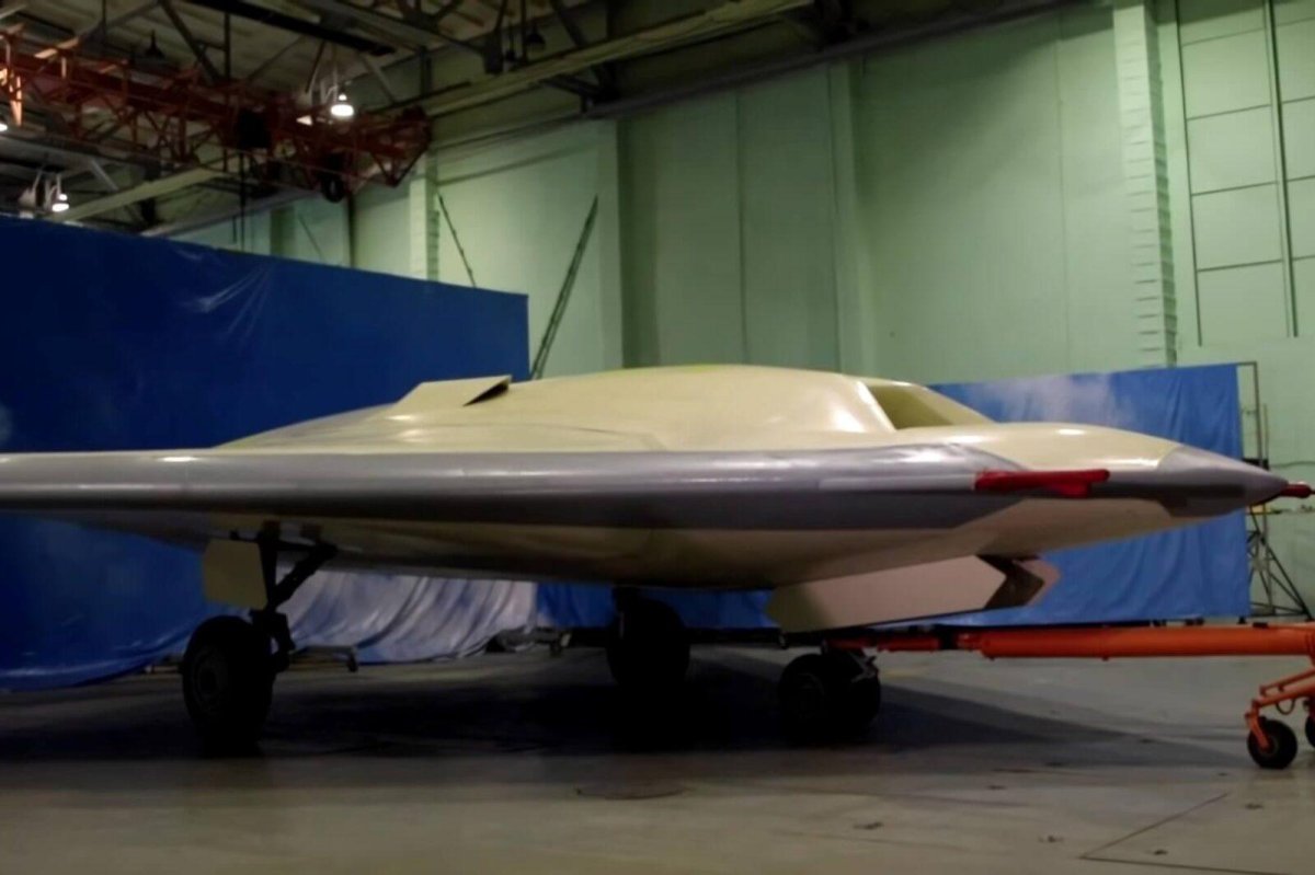 Тяжелый ударный беспилотник с-70 "охотник"