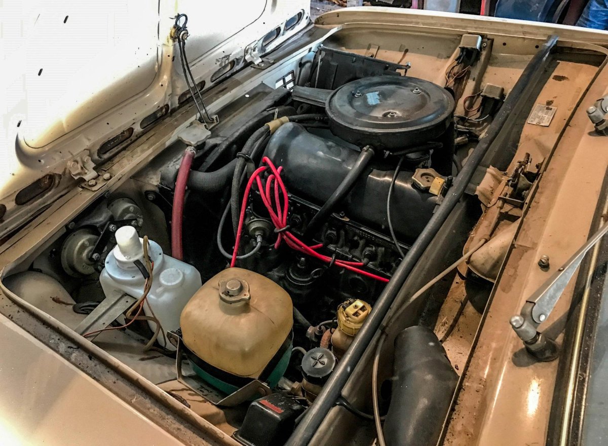 ВАЗ 2103 под капотом