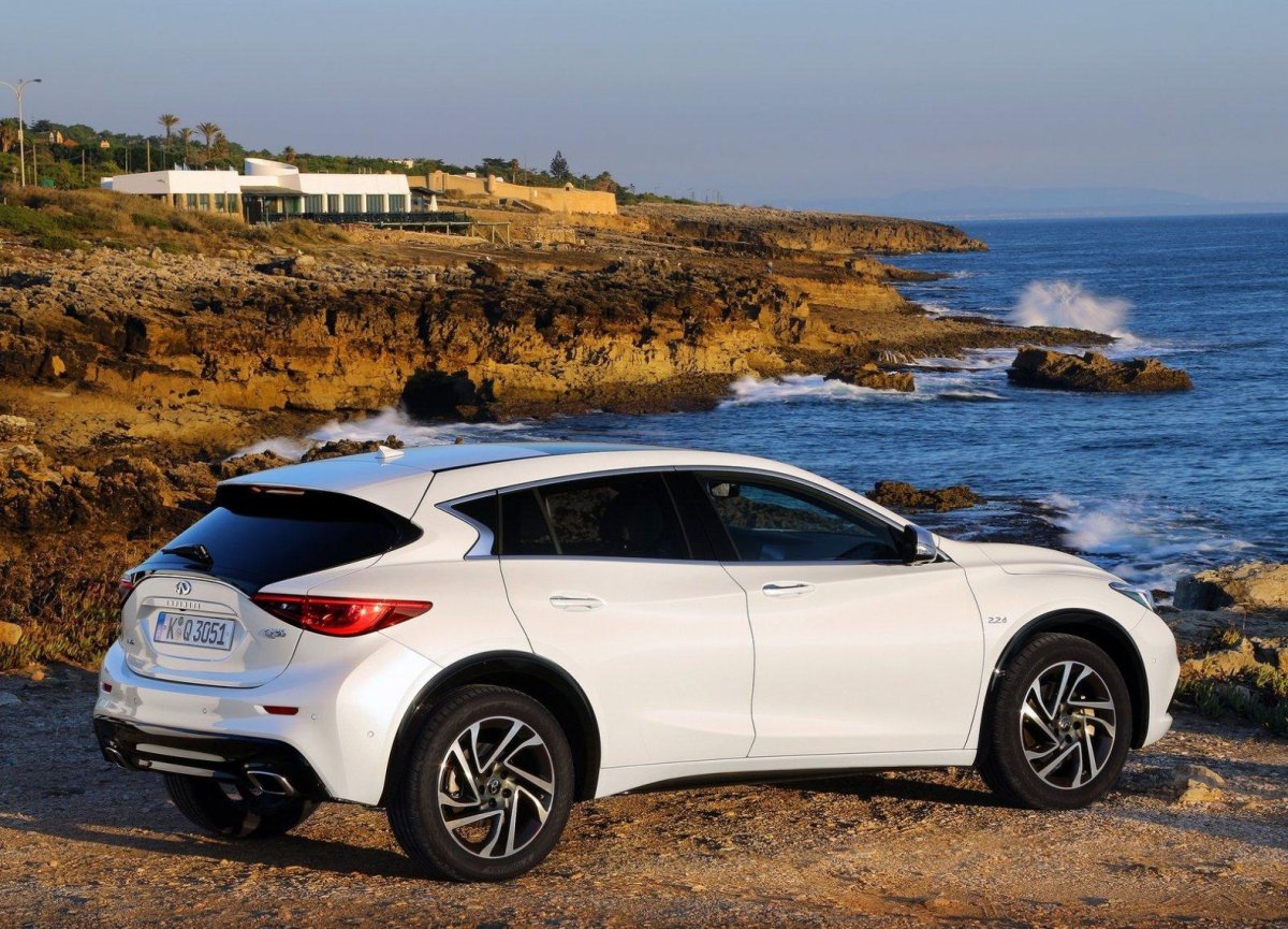 Infiniti хэтчбек q30