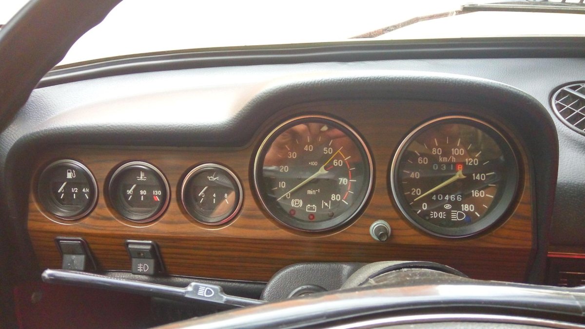 Приборная панель ВАЗ 2106