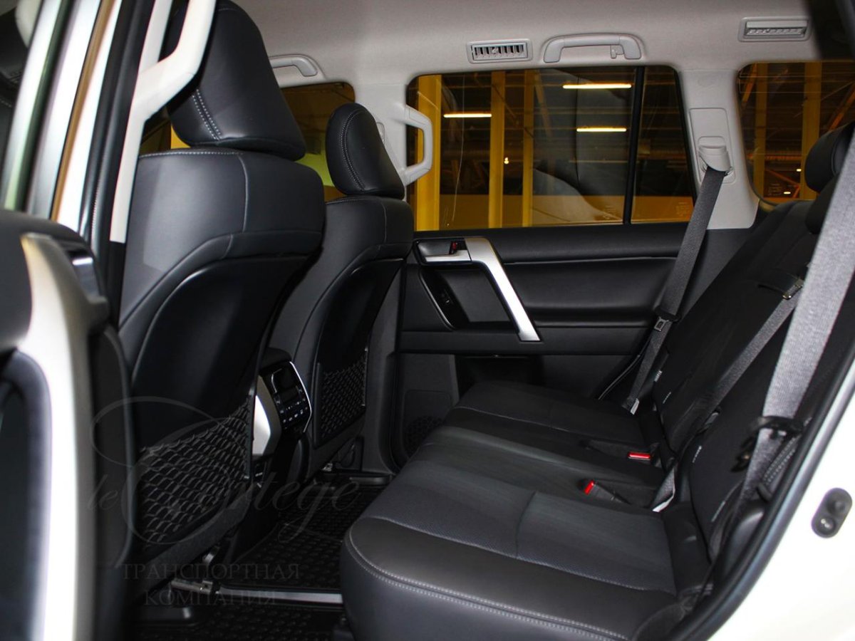 Toyota Land Cruiser Prado салон сзади