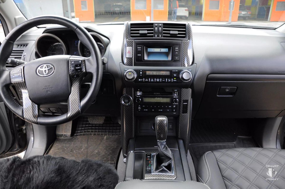 Toyota Land Cruiser Prado 150 2010 салон