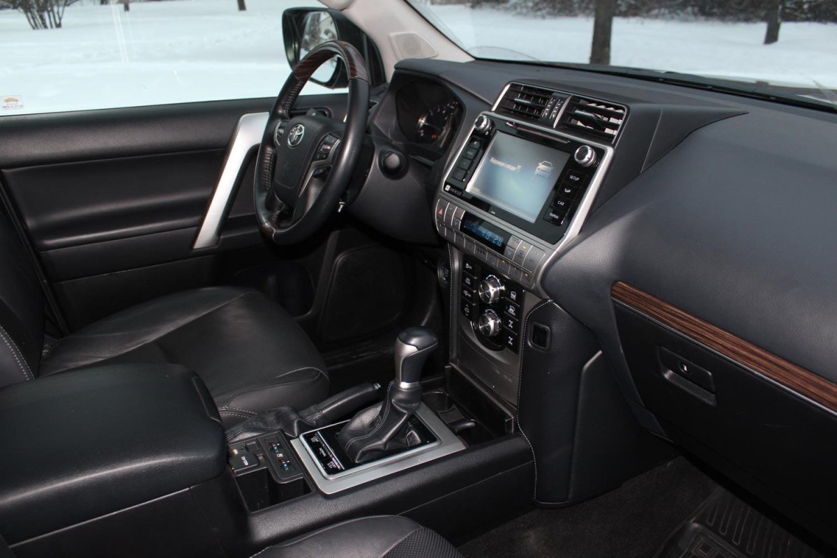 Toyota Land Cruiser Prado 2020 салон