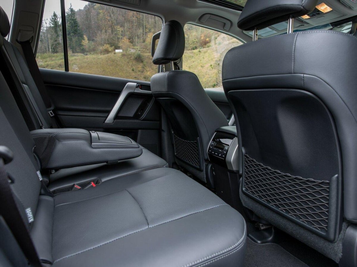 Toyota Land Cruiser Prado салон сзади