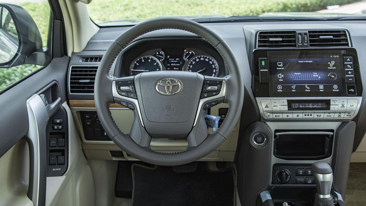 Тойота ленд Крузер Прадо 2022 салон